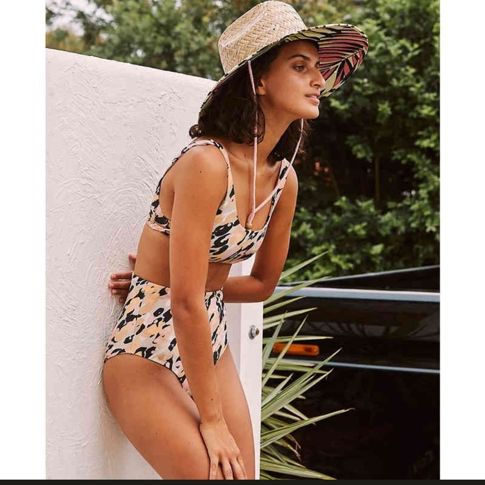 Stone Fox Swim Leopard Print Bikini Top - Size M 🌊👙